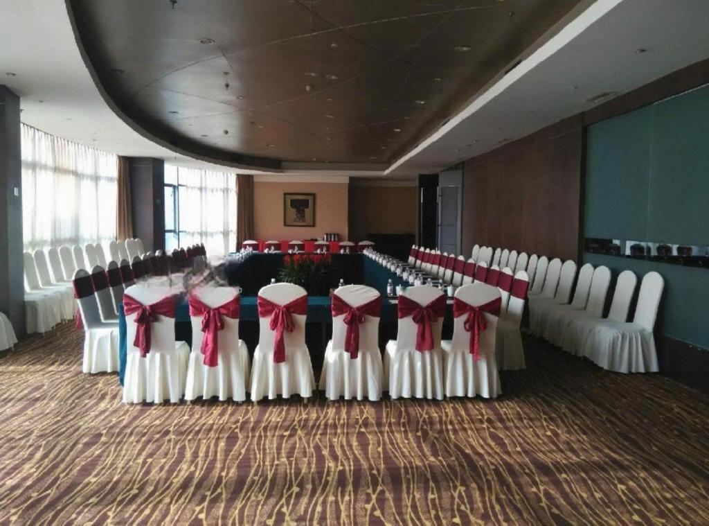 Qingdao Royal Garden Hotel Eksteriør bilde